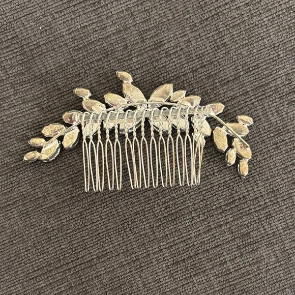 Elegant Silver Crystal Hair Comb - Picture 2 of 2